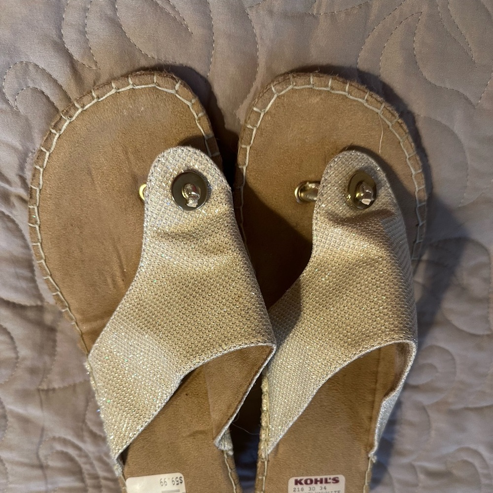 Size 9 nwt womens sandals